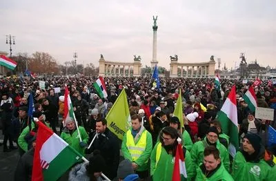 В Венгрии госслужащие готовятся к массовой забастовке