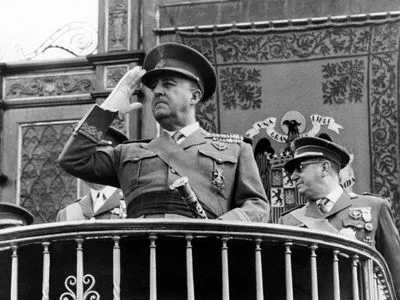 Іспанський суд дозволив перенести рештки диктатора Франсіско Франко