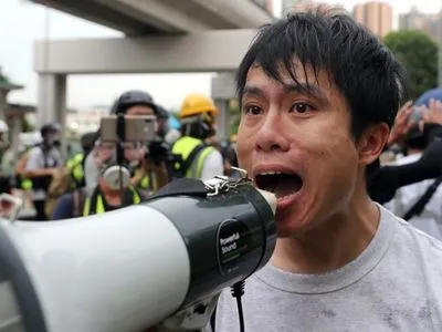 В Гонконге совершили нападение на политика, который поддерживает антиправительственные протесты