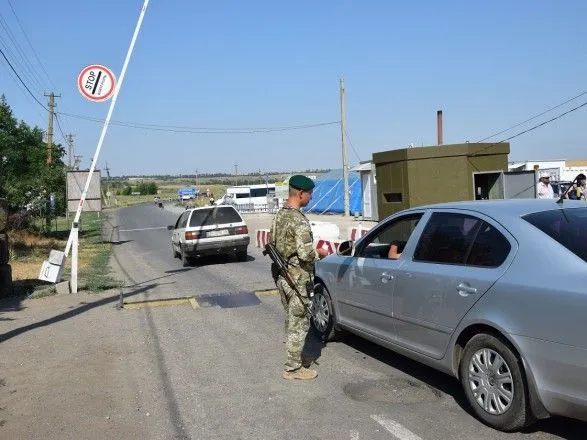 В очередях на КПВВ на Донбассе утром застряли 230 автомобилей