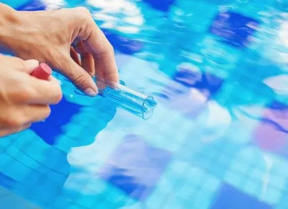 В Хмельницком более 20 посетителей бассейна отравились хлором