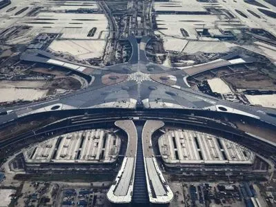Один з найбільших у світі аеропортів відкрили в Китаї