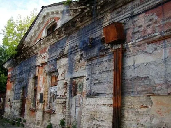 На Подоле начали реставрацию кельи Флоровского монастыря
