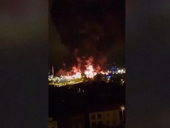 На хімічному заводі у Франції спалахнула велика пожежа