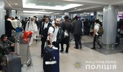 Паломнику-хасиду с ребенком запретили въезд в Украину