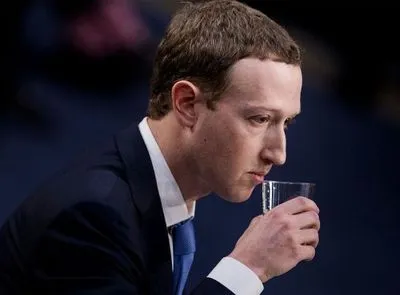 Цукерберг: Facebook запізнився з реакцією на проблеми із захистом особистих даних