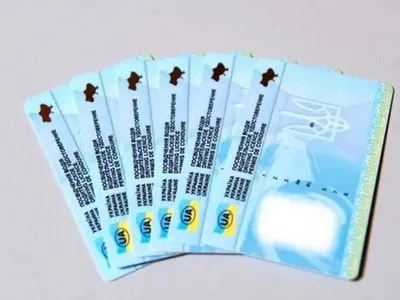 Українці зможуть використовувати електронні водійські права
