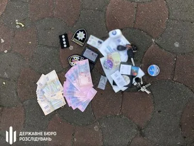 В Одесской области полицейского подозревают в похищении коллекции ножей и вымогательстве денег