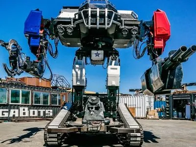 Компания из США выставила на продажу гигантского боевого робота