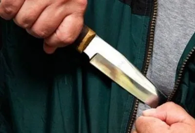 Пять человек пострадали во время нападения неизвестного с ножом в ТЦ в США