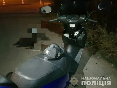 У Чернігівській області мопед врізався в поліцейське авто