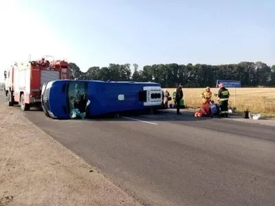 На Черкащині перекинувся автобус, постраждало 11 людей