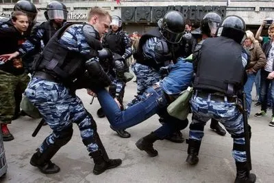 В России за посягательство на честь полицейских в Сети будут наказывать штрафами
