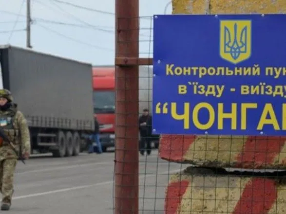 На КПВВ на межі з Кримом з’являться офіційні перевізники – Криклій