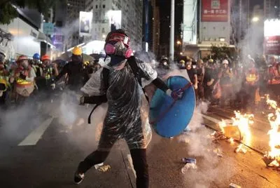 В ходе беспорядков в Гонконге задержаны более 100 человек