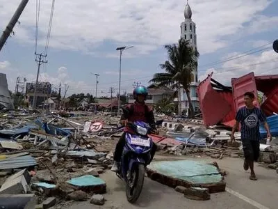 Число жертв землетрясения в Индонезии возросло до 30