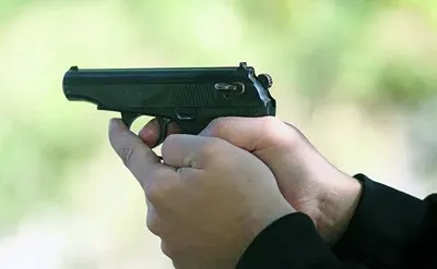 Мужчина устроил стрельбу, чтобы защитить жену от нетрезвых