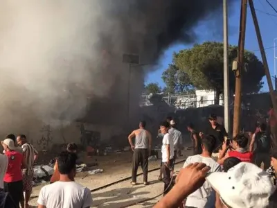В Греции произошел пожар в лагере мигрантов, погибли женщина и ребенок