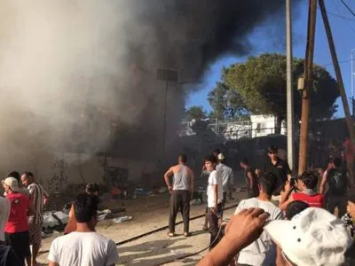 У Греції сталась пожежа у таборі мігрантів, загинули жінка та дитина