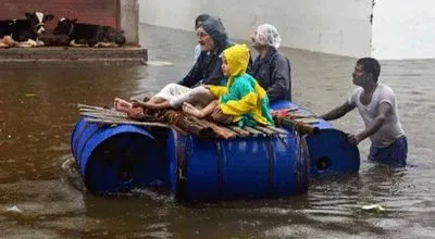 В результате ливней и наводнений в Индии погибли почти 130 человек