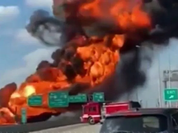 Масштабный взрыв автоцистерны в Канзасе заблокировал движение транспорта на шоссе