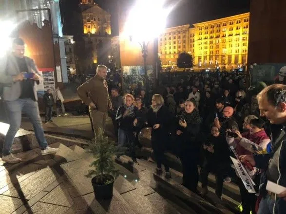 На столичном Майдане собираются активисты в знак протеста против формулы Штайнмайера