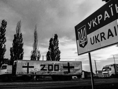 В ОБСЄ помітили на українсько-російському кордоні фургон з написом “Груз 200”