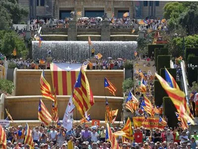Сторонники независимости Каталонии проводят митинги в годовщину референдума