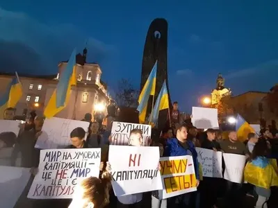 Во Львове прошла акция "Нет - капитуляции Украины"