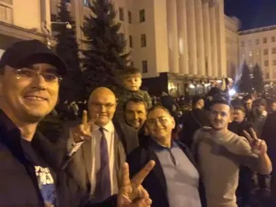 "Нет - капитуляции": активисты с Майдана двинулись к Офису Зеленского