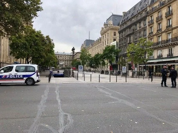 У результаті атаки на штаб поліції Парижа загинули щонайменше 4 правоохоронці, частково закрито метро