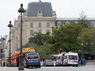 У Парижі невідомий з ножем напав на штаб-квартиру поліції: 5 поранених, є загиблі