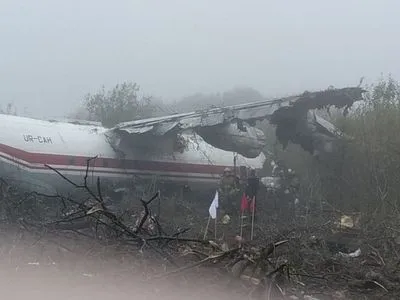 Вблизи Львова аварийно сел самолет Ан-12