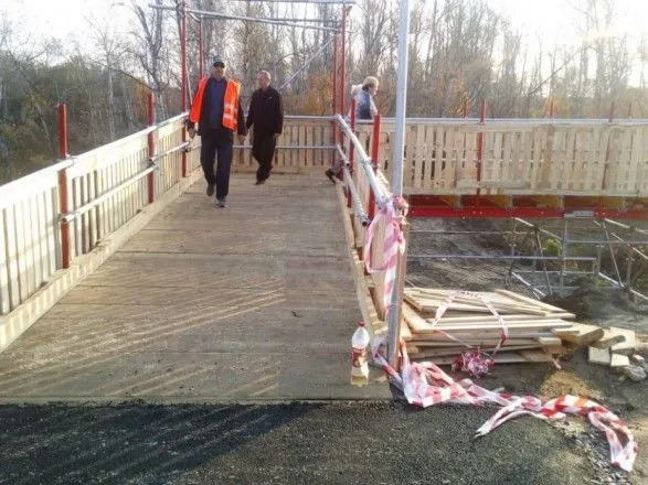 na-mostu-bilya-stanitsi-luganskoyi-vidkrili-timchasoviy-perekhid