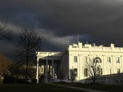 Белый дом: информаторы по делу о разговоре президентов США и Украины не повредят Трампу