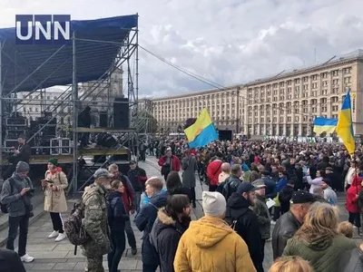Люди собрались на вече в центре Киева против формулы Штайнмайера