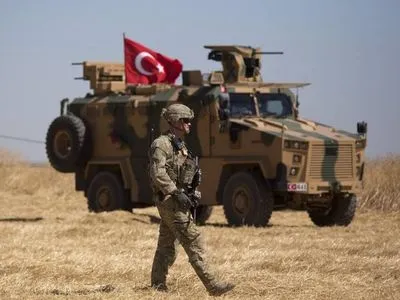 Турция стягивает войска и технику к границе с Сирией