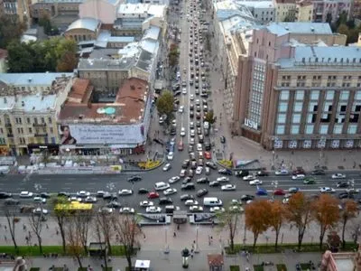 Ранок понеділка: у Києві ускладнено рух транспорту