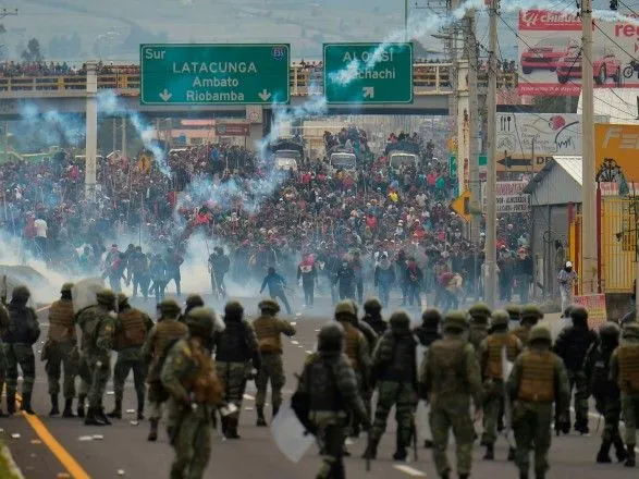 Протесты в Эквадоре: президент Ленин Морено и правительство покинули столицу