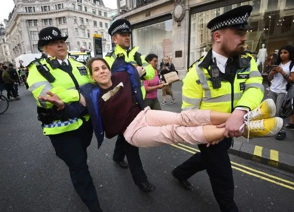 Кількість затриманих екоактивістів у Лондоні збільшилась до 276 осіб
