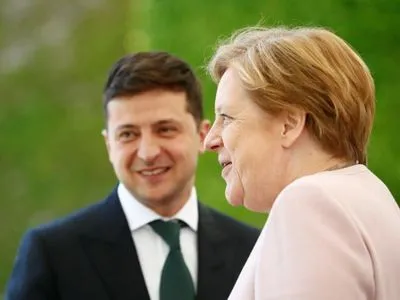 Зеленський поговорив із Меркель: йшлося про дату зустрічі "нормандської четвірки"
