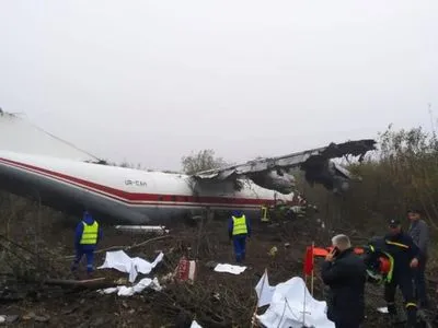 Авиакатастрофа под Львовом: правоохранители еще не допросили трех пострадавших