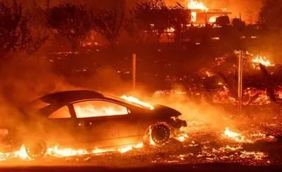 У Каліфорнії евакуювали близько 100 тисяч людей через масштабні пожежі