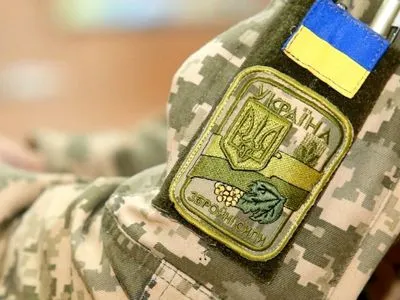 Українці стали більше довіряти армії і менше Президенту