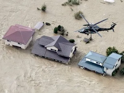 Тайфун в Японии: 77-летняя женщина выпала с вертолета в ходе эвакуации