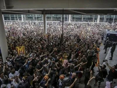 Українцям не рекомендують відвідувати центр Барселони через масові протести