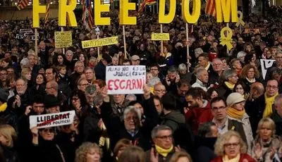 Суд в Іспанії засудив лідерів каталонських сепаратистів до 9-13 років в’язниці