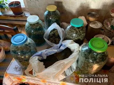 В Киеве во время обыска квартиры обнаружили три кило каннабиса