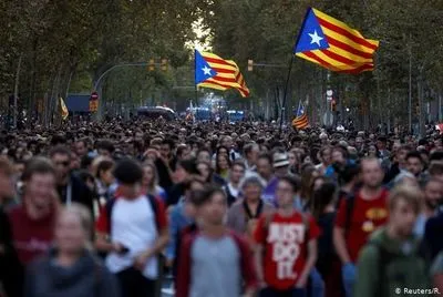 Новые протесты в Каталонии: столкновения между полицией и демонстрантами
