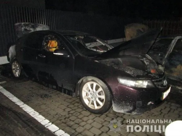 Ночью в Харькове сгорели два автомобиля